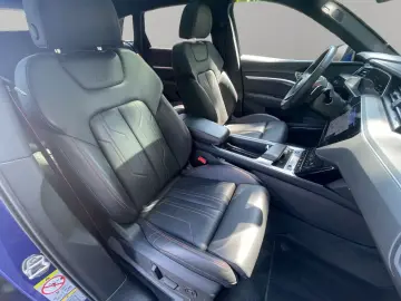 Audi Q8 55 e-tron qu. S line Matrix B&O Pano HuD AHK