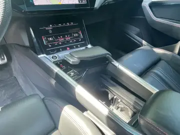 Audi Q8 55 e-tron qu. S line Matrix B&O Pano HuD AHK
