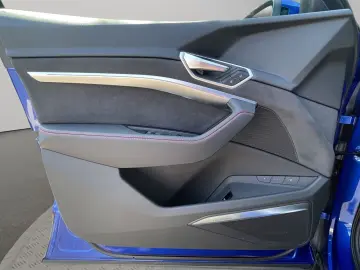 Audi Q8 55 e-tron qu. S line Matrix B&O Pano HuD AHK