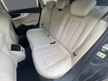 Audi A4 Avant 40 TDI quattro LED PDC  Navi Leder