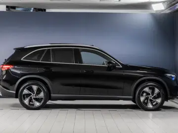 Mercedes-Benz GLC 300 e 4MATIC Avantgarde Pano