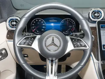 Mercedes-Benz GLC 300 e 4MATIC Avantgarde Pano