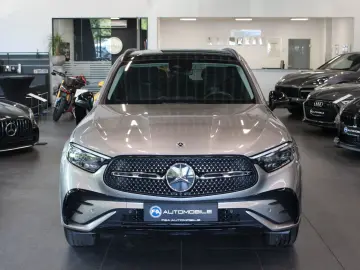 MERCEDES-BENZ GLC 200 4Matic AMG Line Pano Burmester…