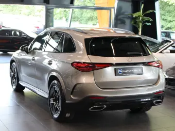 MERCEDES-BENZ GLC 200 4Matic AMG Line Pano Burmester…