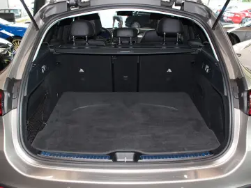 MERCEDES-BENZ GLC 200 4Matic AMG Line Pano Burmester…