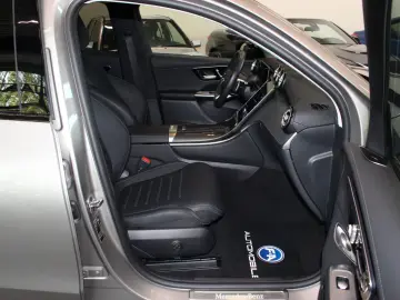 MERCEDES-BENZ GLC 200 4Matic AMG Line Pano Burmester…