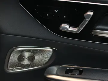 MERCEDES-BENZ GLC 200 4Matic AMG Line Pano Burmester…