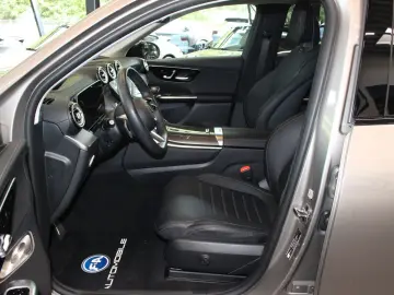 MERCEDES-BENZ GLC 200 4Matic AMG Line Pano Burmester…