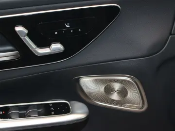 MERCEDES-BENZ GLC 200 4Matic AMG Line Pano Burmester…