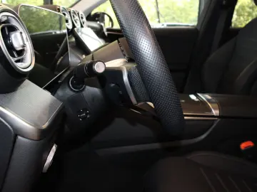 MERCEDES-BENZ GLC 200 4Matic AMG Line Pano Burmester…