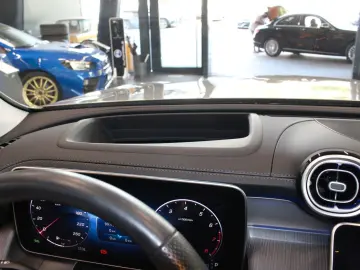 MERCEDES-BENZ GLC 200 4Matic AMG Line Pano Burmester…