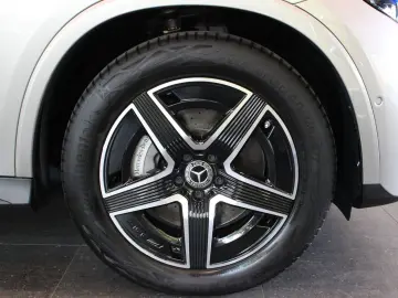 MERCEDES-BENZ GLC 200 4Matic AMG Line Pano Burmester…