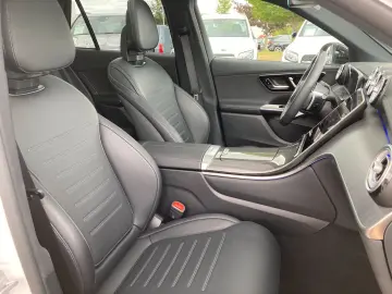MERCEDES-BENZ GLC 200 4M AMG Line Panorama Night AHK…