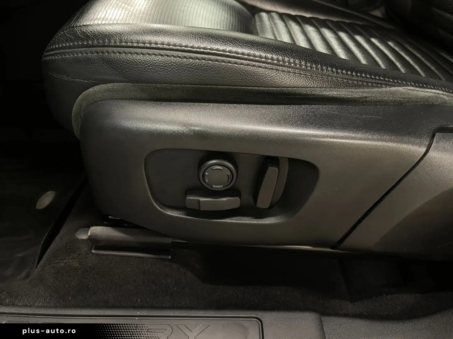 Land-Rover Discovery-Sport