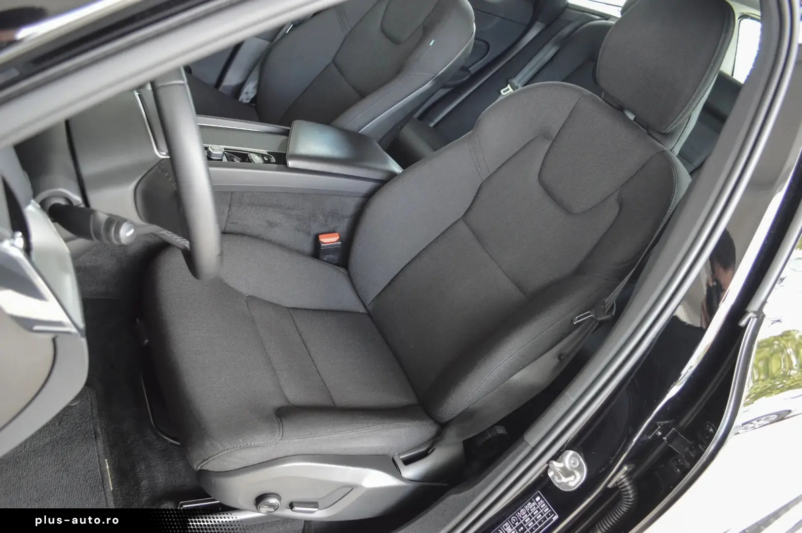 2022 Volvo XC-60 B4 D AWD 2.0 D Automatic   RATE FIXE  TVA D