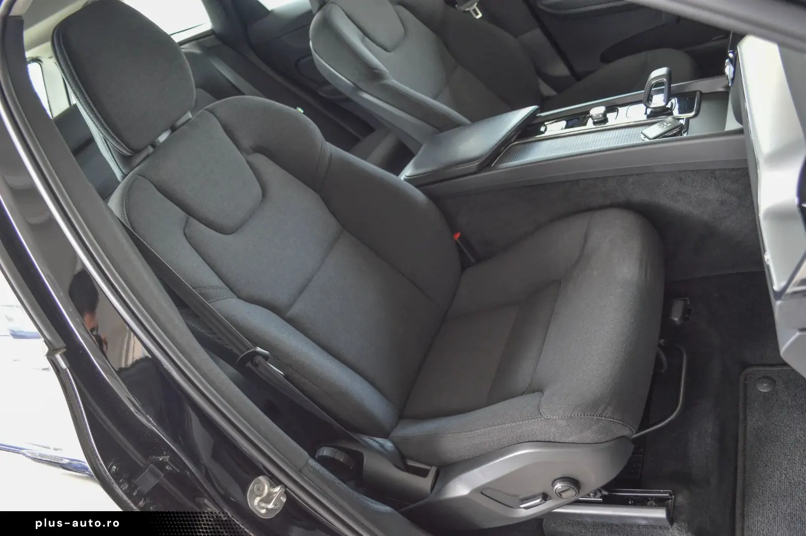 2022 Volvo XC-60 B4 D AWD 2.0 D Automatic   RATE FIXE  TVA D