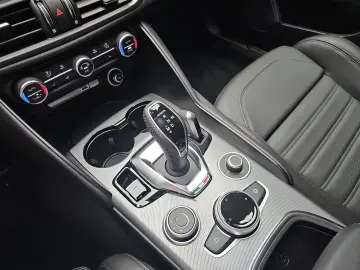 Alfa Romeo VELOCE PANORAMA TECHNOLOGIE PAKET PREMIUM AUDIO