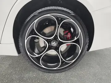 Alfa Romeo VELOCE PANORAMA TECHNOLOGIE PAKET PREMIUM AUDIO