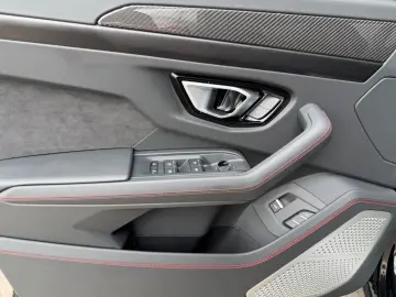 LAMBORGHINI Urus S  Plafon Panoramic AKRAPOVIC CARBON