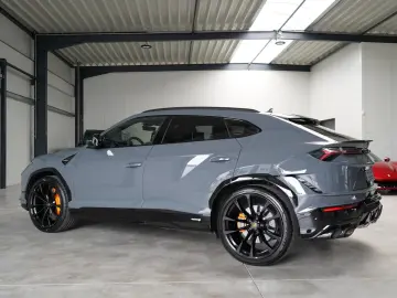 LAMBORGHINI Urus S CARBON