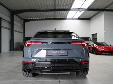 LAMBORGHINI Urus S CARBON
