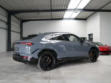 LAMBORGHINI Urus S CARBON