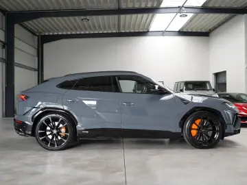 LAMBORGHINI Urus S CARBON