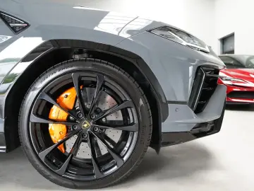 LAMBORGHINI Urus S CARBON