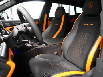 LAMBORGHINI Urus S CARBON
