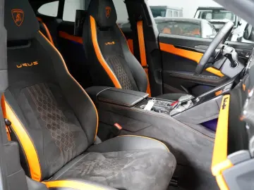 LAMBORGHINI Urus S CARBON