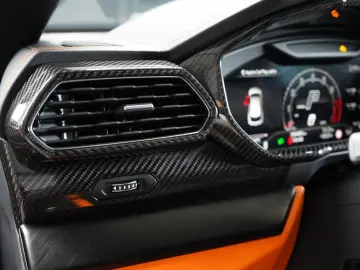 LAMBORGHINI Urus S CARBON