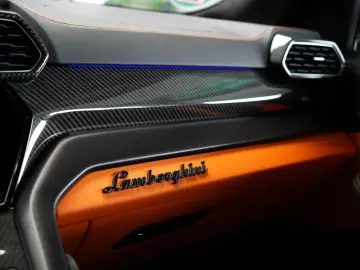 LAMBORGHINI Urus S CARBON