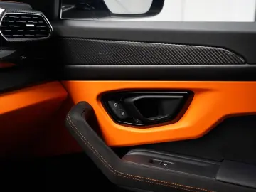 LAMBORGHINI Urus S CARBON