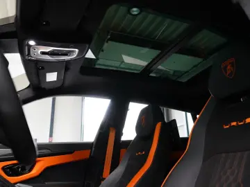 LAMBORGHINI Urus S CARBON