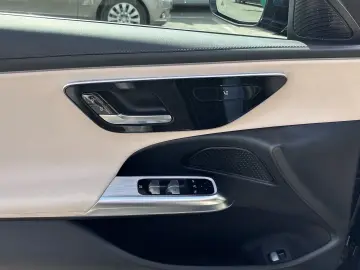 MERCEDES-BENZ E 300 de Avantgarde Distronic Ambiente