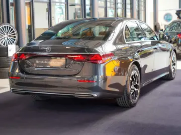 MERCEDES-BENZ E 220 d AVANTGARDE