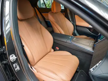 MERCEDES-BENZ E 220 d AVANTGARDE