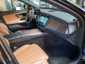 MERCEDES-BENZ E 220 d AVANTGARDE