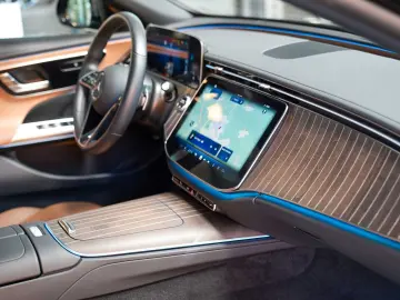 MERCEDES-BENZ E 220 d AVANTGARDE