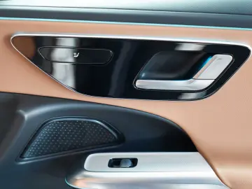 MERCEDES-BENZ E 220 d AVANTGARDE