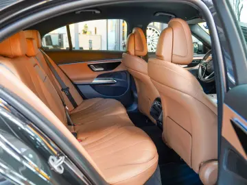 MERCEDES-BENZ E 220 d AVANTGARDE