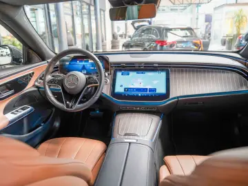 MERCEDES-BENZ E 220 d AVANTGARDE