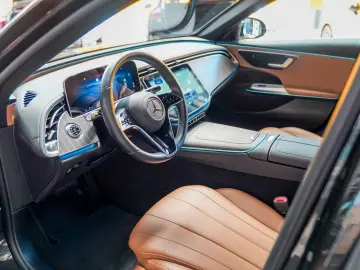 MERCEDES-BENZ E 220 d AVANTGARDE