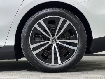 MERCEDES-BENZ EQE 300 Prem  HA4 5  Pano HeadUp Burm …