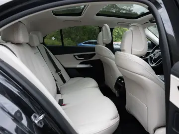 MERCEDES-BENZ E 200 Avantgarde Pano AHK Leder Beige