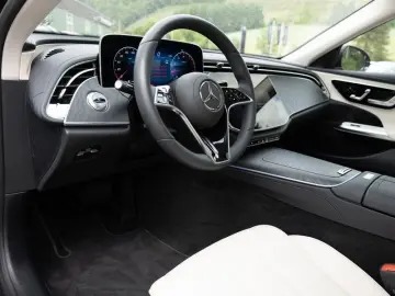 MERCEDES-BENZ E 200 Avantgarde Pano AHK Leder Beige