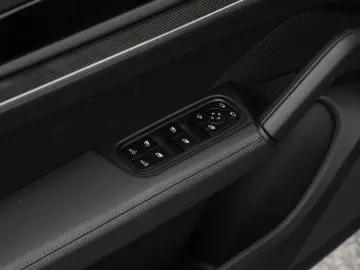 PORSCHE Cayenne AHK HUD InnoDrive Sitzbelüftung vorne