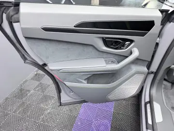 Lamborghini Urus V8 SE- B&O 3D- HUD- 360- Pano