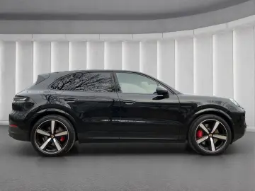 PORSCHE Cayenne S E-Hybrid Bose HUD Massage Pano 360