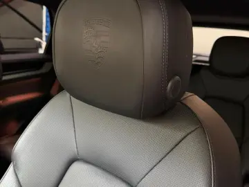 PORSCHE Cayenne S E-Hybrid Bose HUD Massage Pano 360